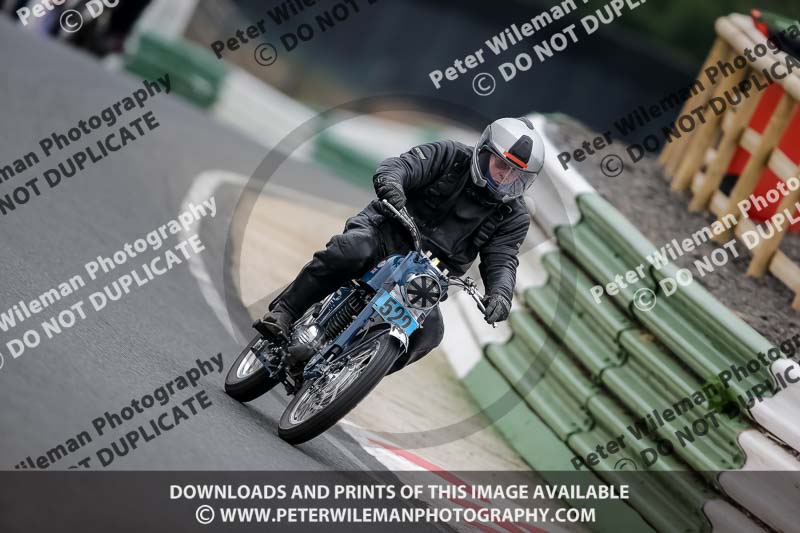 Vintage motorcycle club;eventdigitalimages;mallory park;mallory park trackday photographs;no limits trackdays;peter wileman photography;trackday digital images;trackday photos;vmcc festival 1000 bikes photographs